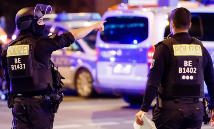 Sulm në Paradën e Berlinit, makina futet mes turmës! Humb jetën një grua, 16 të plagosur