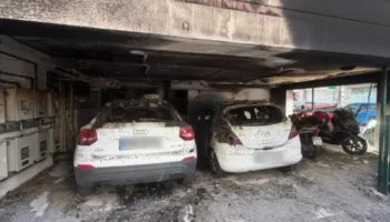 Sulme me gaz në shtëpitë e tre drejtuesve të Demokracisë së Re në Selanik, një grua e intubuar dhe 5 të plagosur