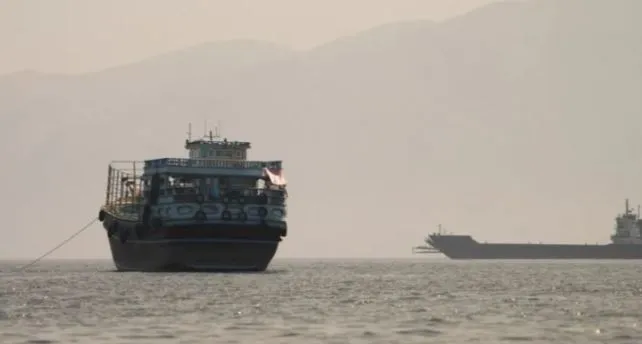 Sulmet SHBA-Iran ‘frenojnë’ trafikun në Hormuz, rritet presioni mbi tregjet e energjisë