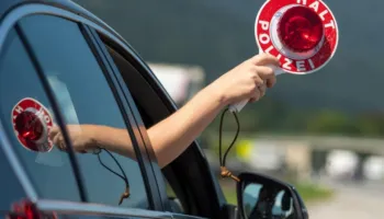 Sulmi mbi autobusin shqiptar tmerroi Gjermaninë/ Mediat konfirmojnë: U vodh një shumë e madhe parash droge
