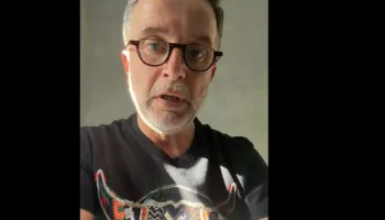 Sulmi me vezë ndaj deputetëve, Braçe: Dhuna është krim, jo e drejtë themelore! (VIDEO)