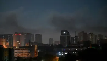 Sulmi rus ndaj Ukrainës i afrohet Poloninisë, një predhë shpërthen pranë kufirit