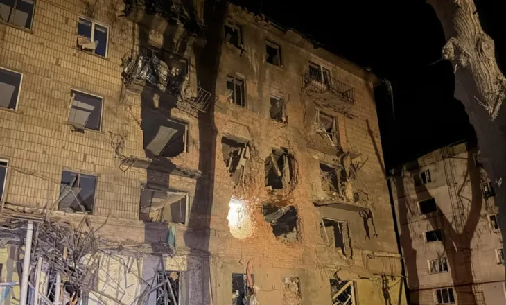Sulmi rus vret të paktën katër persona, Zelensky kërkon presion më të madh ndaj Moskës