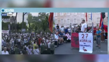 ‘Sundoi shqiptarët’/ Protestuesi: Në 2013-ën i dhamë besën, por ai e lidhi besën me oligarkët!