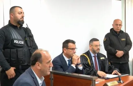 “Surprizë” e papritur në sallën e gjyqit, avokatja pa licencë kërkon të përfaqësojë Veliajn