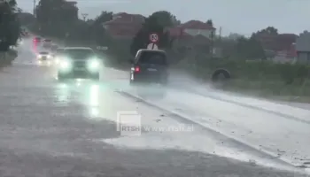 Surprizon moti! Stuhi shiu e breshëri në Korçë, dëme në bujqësi dhe probleme në qarkullim
