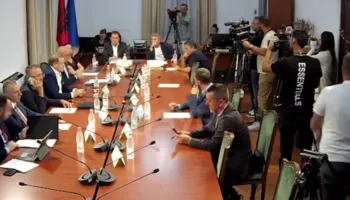 SYRI TV/ Shtyhet mbledhja e Komisionit së Reformës Zgjedhore, drejtori i Policisë në mungesë