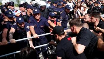 Të hënën protestuesit sërish para Parlamentit