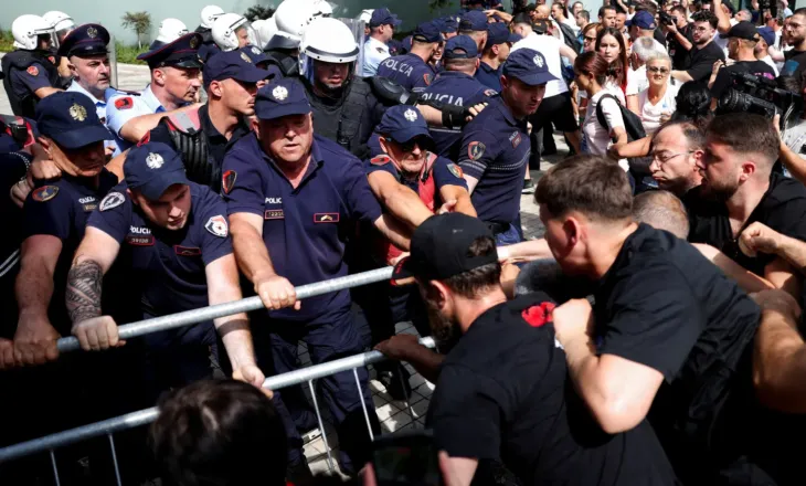 Të hënën protestuesit sërish para Parlamentit