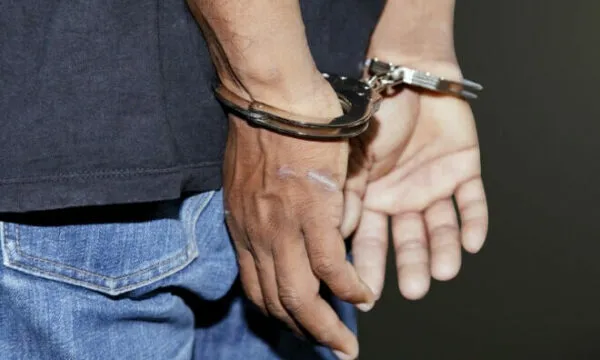 Të shpallur në kërkim për vepra të ndryshme penale, arrestohen tre persona në Qafë Botë dhe Portin e Sarandës