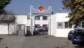 Të shtëna me armë në qytetin e Laçit, një 40-vjeçar mbetet i vrarë (EMRI)