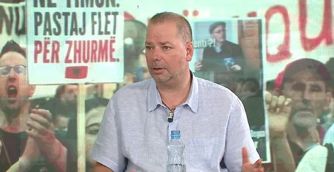 “Teatri i kukullave mes gogolit Berisha dhe Rama, mori fund”/ Kulluri: Protesta nxori jashtë loje opozitën