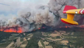 Temperatura ekstreme në jug të Francës, digjen mbi 1 mijë e 200 hektarë tokë