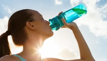 Temperaturat e larta, ja disa këshilla si ta përballojmë më lehtë të nxehtin ekstrem