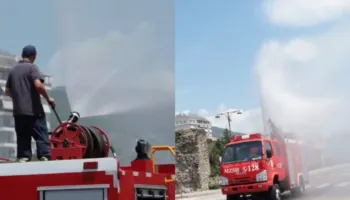 Temperaturat e larta ‘mbërthejnë’ vendin/ Zjarrfikësit freskojnë rrugët, dhe hapësirat publike në Elbasan