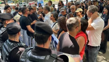 Tension para samitit të NATO-s, policia ndërhyn kundër protestuesve
