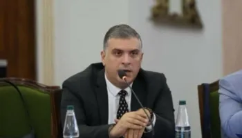 Tensionet në protestën para Kuvendit/ Blushi shkresë zyrtare Lamallarit dhe Hitës: Jepni llogari për dhunën çnjerëzore