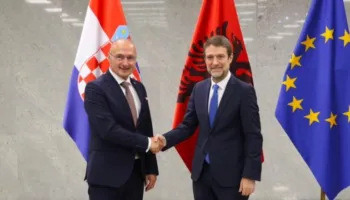 Tensionet në rajon, Hoxha reagon ndaj Vuçiçit: Mos ringjallni ndasitë e së kaluarës!