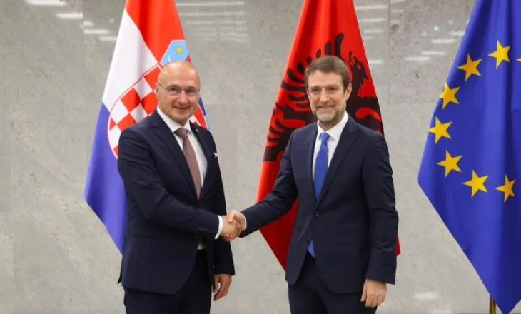 Tensionet në rajon, Hoxha reagon ndaj Vuçiçit: Mos ringjallni ndasitë e së kaluarës!