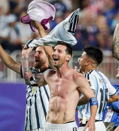Tensionohet pragndeshja Argjentinë-Angli, futbolli rikthen debatin për ishujt Falkland
