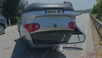 Tentoi të shmangë përplasjen, aksidentohet e më pas përmbyset automjeti në Lushnjë-Berat, 6 të lënduar
