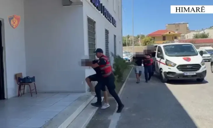 Tentuan t’i grabisnin kursimet një 70-vjeçari në Borsh, arrestohen 3 të rinjtë