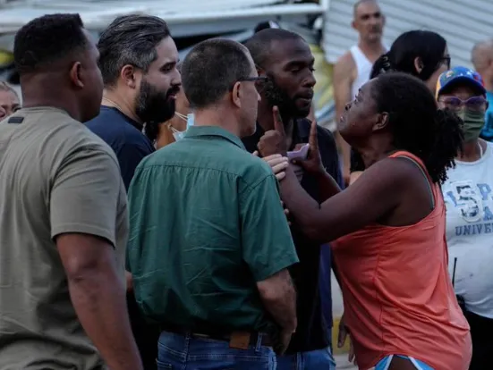 Tërmetet shkatërruese në Venezuelë/ Nëna shpërthen ndaj djalit të Maduro-s mes rrënojave: Nuk humba një kuzhinë, humba vajzën!