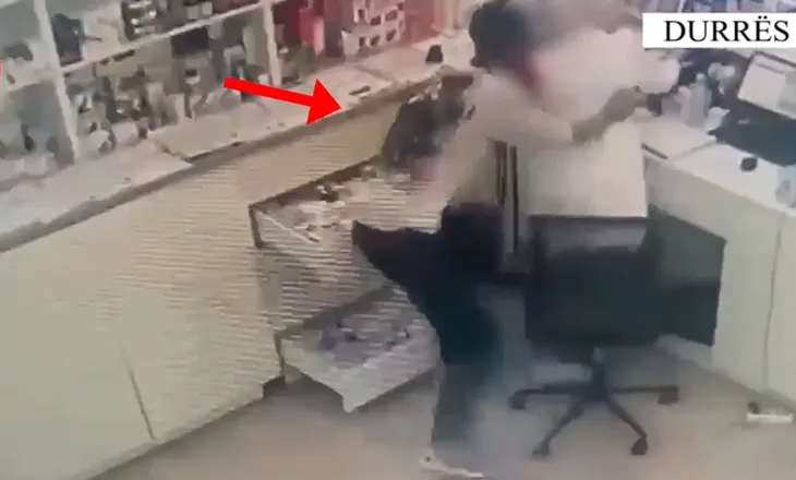 Terror në një pikë telefonie në Durrës, i riu kërcënon punonjësen dhe zhduket me paratë