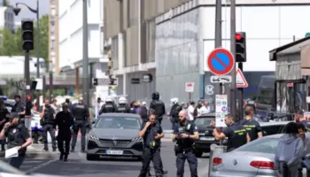 Terrori në Paris! Sulmoi me thika tre gra në rrugë, 31-vjeçari: Më urdhëroi Allahu ta bëj!