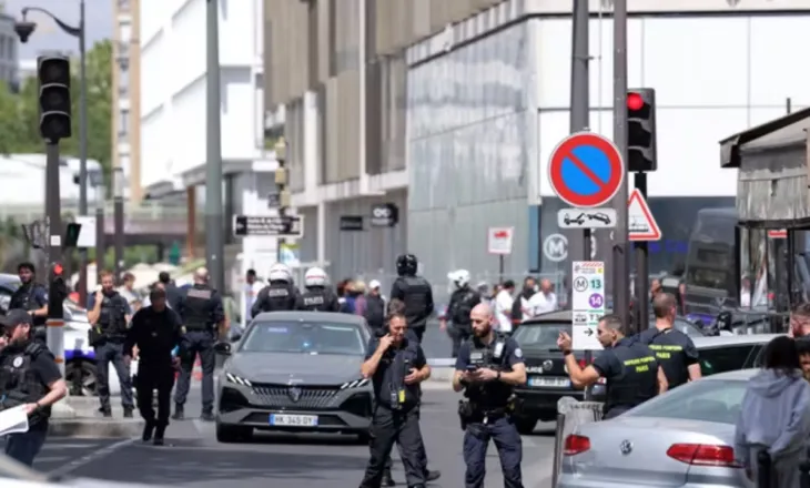 Terrori në Paris! Sulmoi me thika tre gra në rrugë, 31-vjeçari: Më urdhëroi Allahu ta bëj!