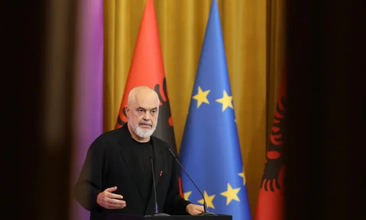 Thirrja e protestueve “Rama jepe dorëheqjen”, kryeministri: Më pëlqen, më gënjen mendja të bëj një këngë me të