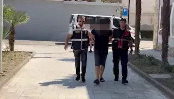 Thyen masën “arrest në shtëpi” dhe shkuan për të vjedhur nga Tirana në Vlorë, arrestohen dy persona