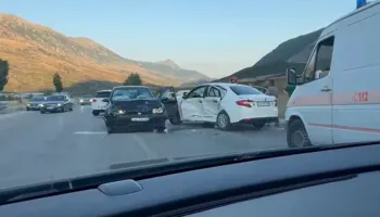 Tjetër aksident në aksin Gjirokastër-Tepelenë, përplasen dy automjete