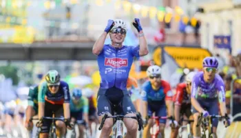 Tour de France/ Jasper Philipsen rikthehet të të bërit “Mjeshtër” mbi biçikletë…