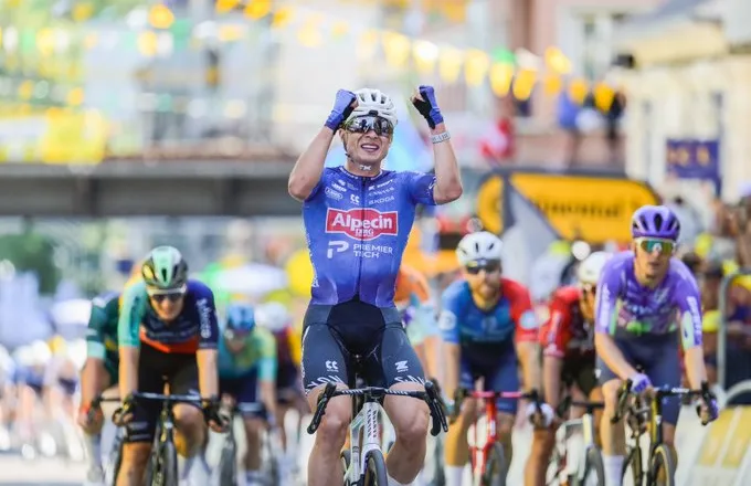 Tour de France/ Jasper Philipsen rikthehet të të bërit “Mjeshtër” mbi biçikletë…