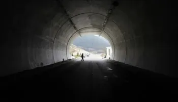 Tragjedi në Indi/ 25 punëtorë humbin jetën pas shpërthimit në tunelin e hidrocentralit