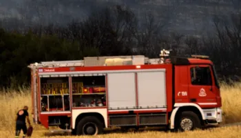 Tragjedi në ishujt grekë, 3 zjarrfikës humbin jetën në përballje me flakët