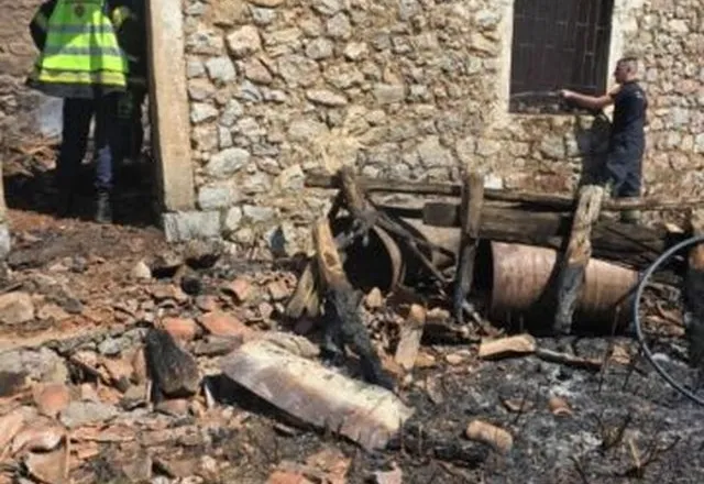 Tragjedia e trefishtë në Shkodër, dyshohet për shpërthim! Pranë trupave të nënës dhe 2 fëmijëve të mitur një bombol gazi dhe shishja e benzinës