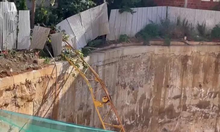 Tragjike! Vinçi bie gjatë montimit në një kantier ndërtimi, humb jetën 26-vjeçari