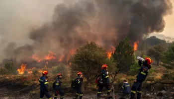 Tre zjarrfikës humbin jetën , situatë kritike në ishullin e Kretës në Greqi. Alarm edhe në Turqi, Francë e Spanjë