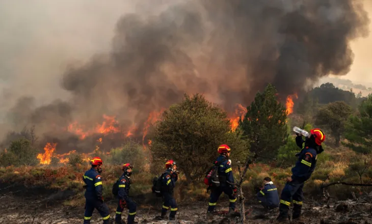 Tre zjarrfikës humbin jetën , situatë kritike në ishullin e Kretës në Greqi. Alarm edhe në Turqi, Francë e Spanjë