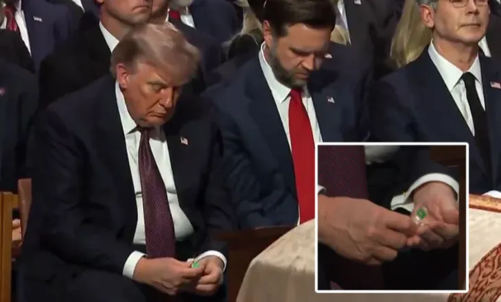 Trump bëhet viral gjatë funeralit të senatorit amerikan, momenti kur i ofron karamele të pranishmëve