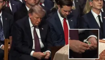 Trump bëhet viral në funeralin e Lindsey Graham, momenti i veçantë me J.D. Vance sjell të qeshura në ceremoni