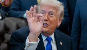 Trump e mendon sot, e anulon nesër: Tarifa 20% për Hormuzin “jetoi” vetëm 24 orë