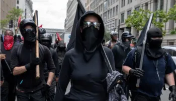 Trump kundër ANTIFA-s. Debati për “terrorizmin e kuq” dhe frika për zgjerimin e luftës politike