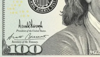 Trump lë gjurmën në dollarin amerikan, hidhen në qarkullim kartëmonedhat e reja
