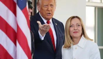 Trump poston foton e Melonit: Nevojitet urdhër kufizues