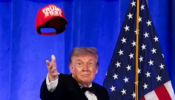 Trump “shpall kandidaturën” për president të vitit 2028, sulme dhe batuta në “Darkën e Korrespondentëve”