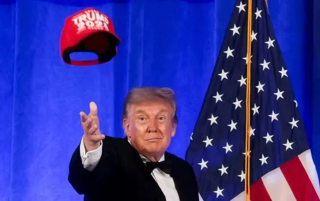 Trump sulme dhe batuta në “Darkën e Korrespondentëve”: Do kandidoj sërish për president