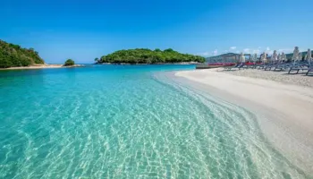 “Turisti per Caso”: Ksamili, destinacioni shqiptar që po kryeson listat turistike të Evropës për verën 2026